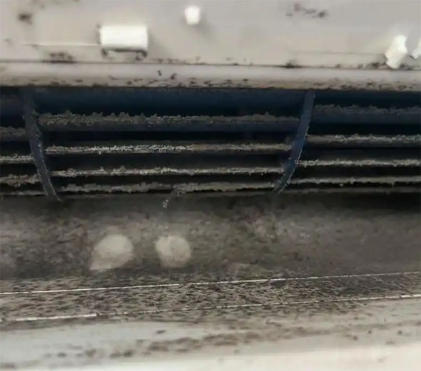 安宁空调吹的风有股烧焦味是怎么回事